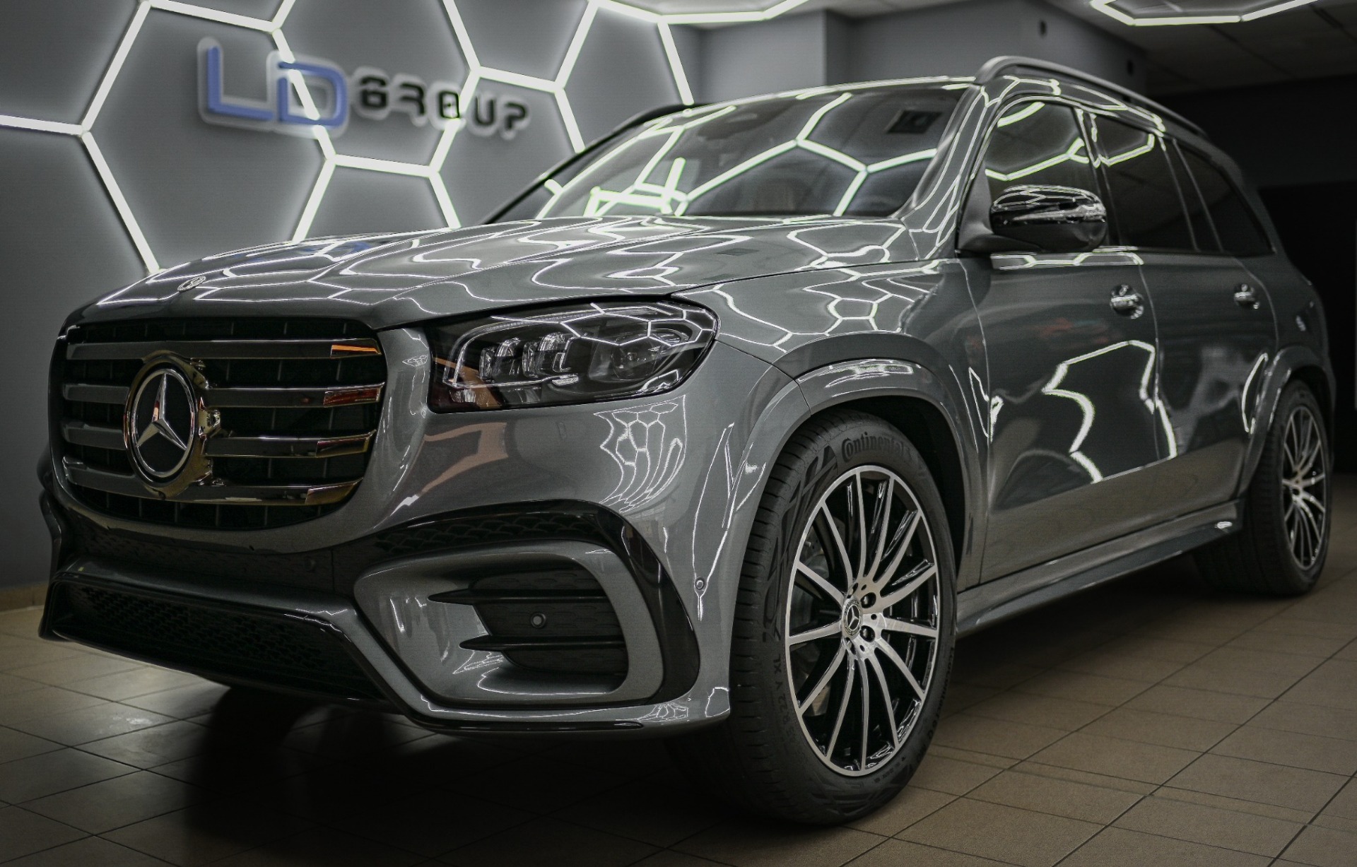 Mercedes-Benz po celopolepu ochrannou PPF fólií – přední a boční pohled v LD Group Cheb.